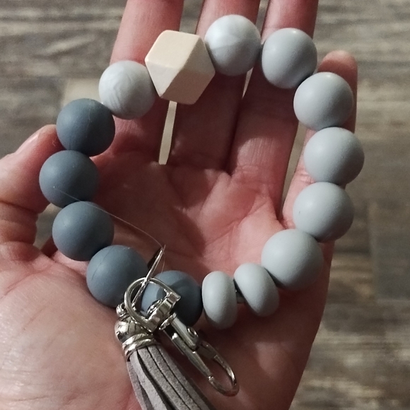 Keychain bracelet, silicone bead - Picture 1 of 5